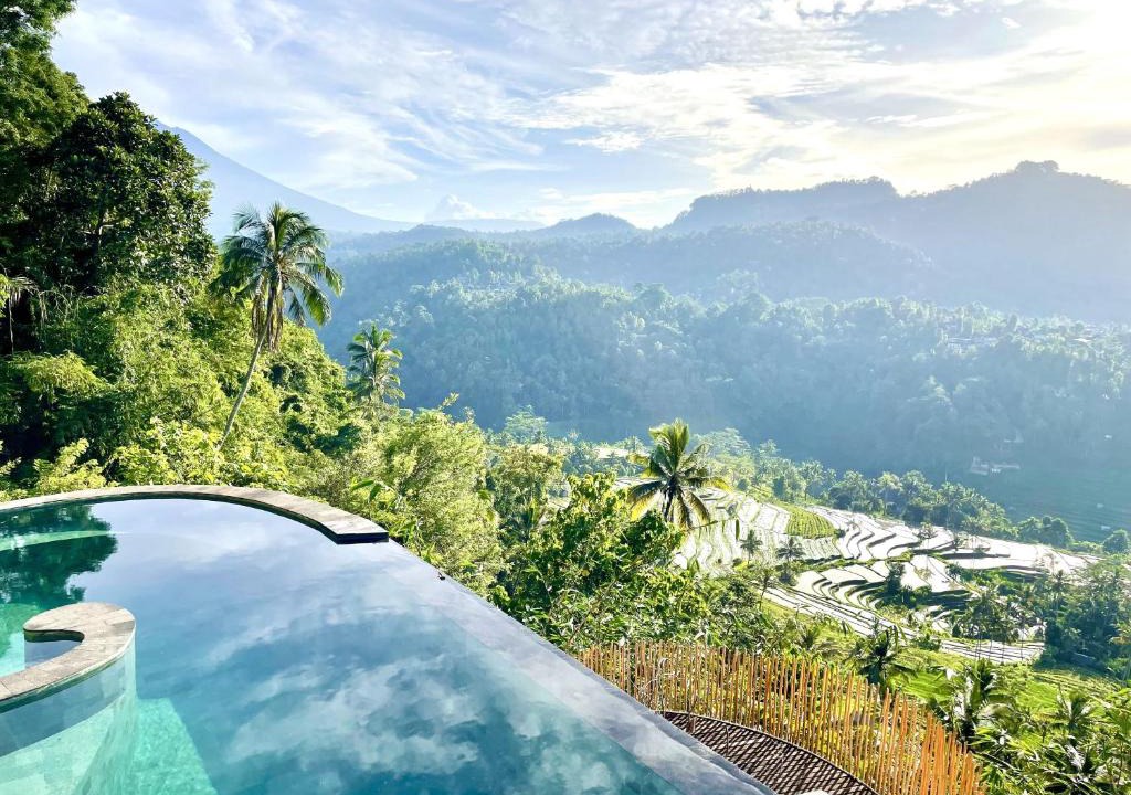Melayang Villa | 3 Bdr - Luxury Cliffside Bamboo Villa