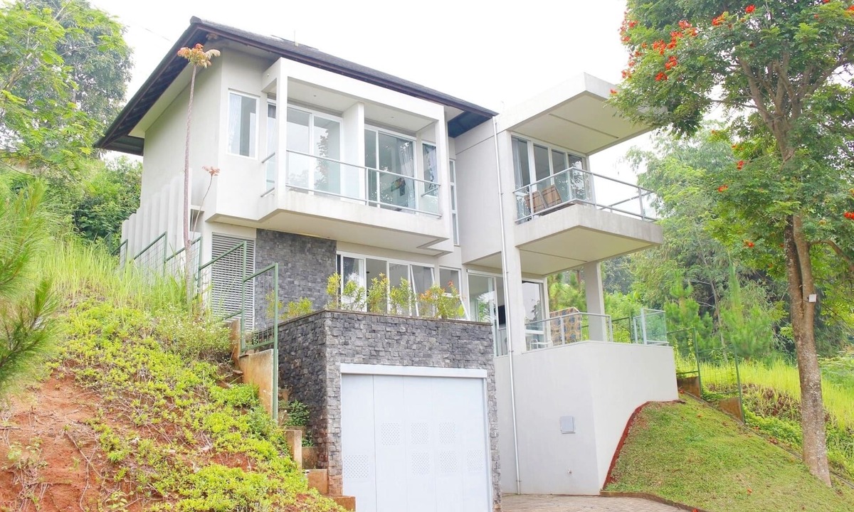 Ciburial House | 3 Bed Villa The Dago View
