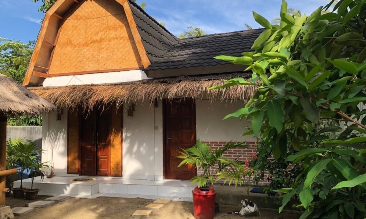 Rembitan House | 3 Bedroom Hold Property , Very closed to the beach and central.