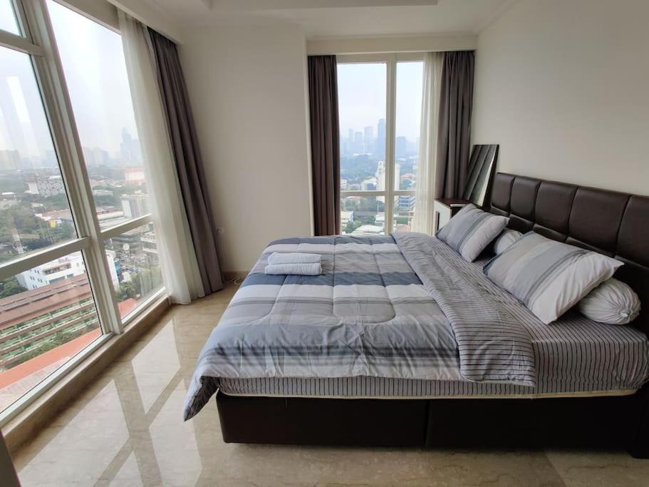 Cikini Apartment | 3BR, PRIVATE LIFT, Central Jakarta, BIG POOL.