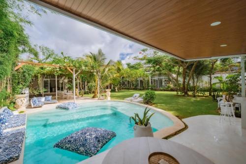 Uluwatu Villa | 4BR Villa for Families - 5 Min to Thomas Beach