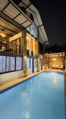 Parongpong Villa | 5BR Villa with Private Pool Lembang