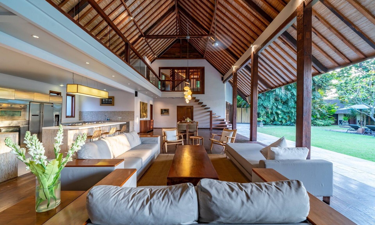 Padonan Villa | 7BR Tropical Villa, Canggu - 8Min Drive To Seminyak Square! W/Swimming Pool!