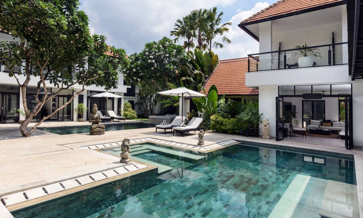 Sunset Road House | Anaya Manis - 9BR Seminyak Villa w/Gym & Pools