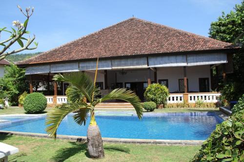Purwakerti Villa | Bali Vakantie Verhuur - Beach Villa Mimpi, Mount Agung view, Amed, Bali