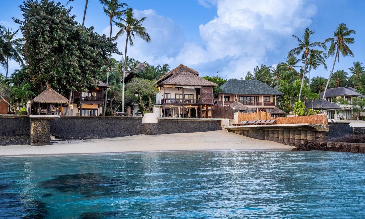 Candi Dasa Apartment | Beachfront Group Property – 9 Separate Rooms, 3 Levels | The Village of Angels