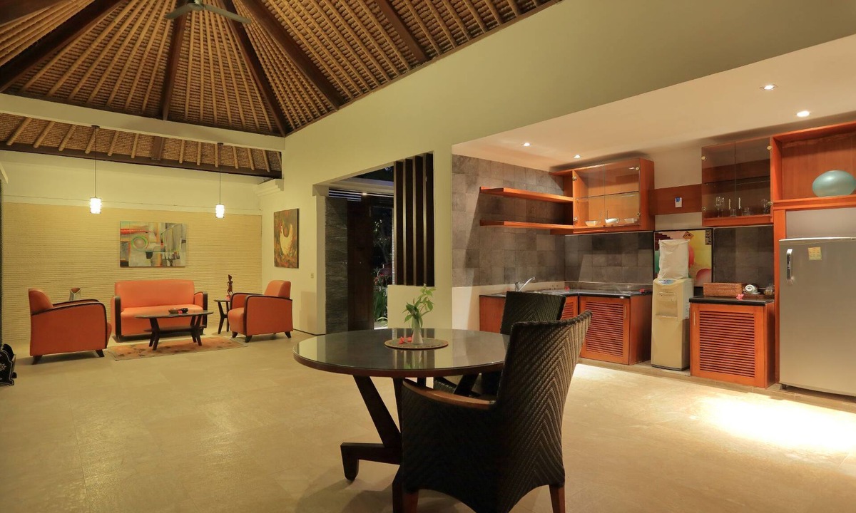 Mangsit Villa | Beautiful Private Pool Villa few step to the beach