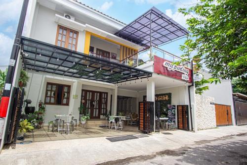 Pogung Lor Villa | Bisma Balcony Homestay