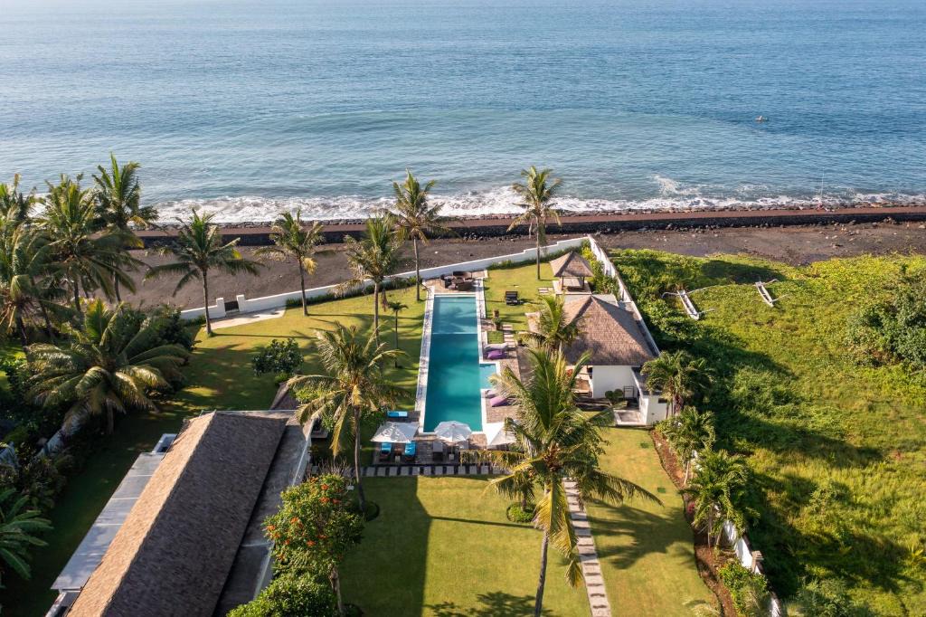 Banjarangkan Villa | BougainVilla - Oceanfront villa with Cook, ideal for Weddings and Events