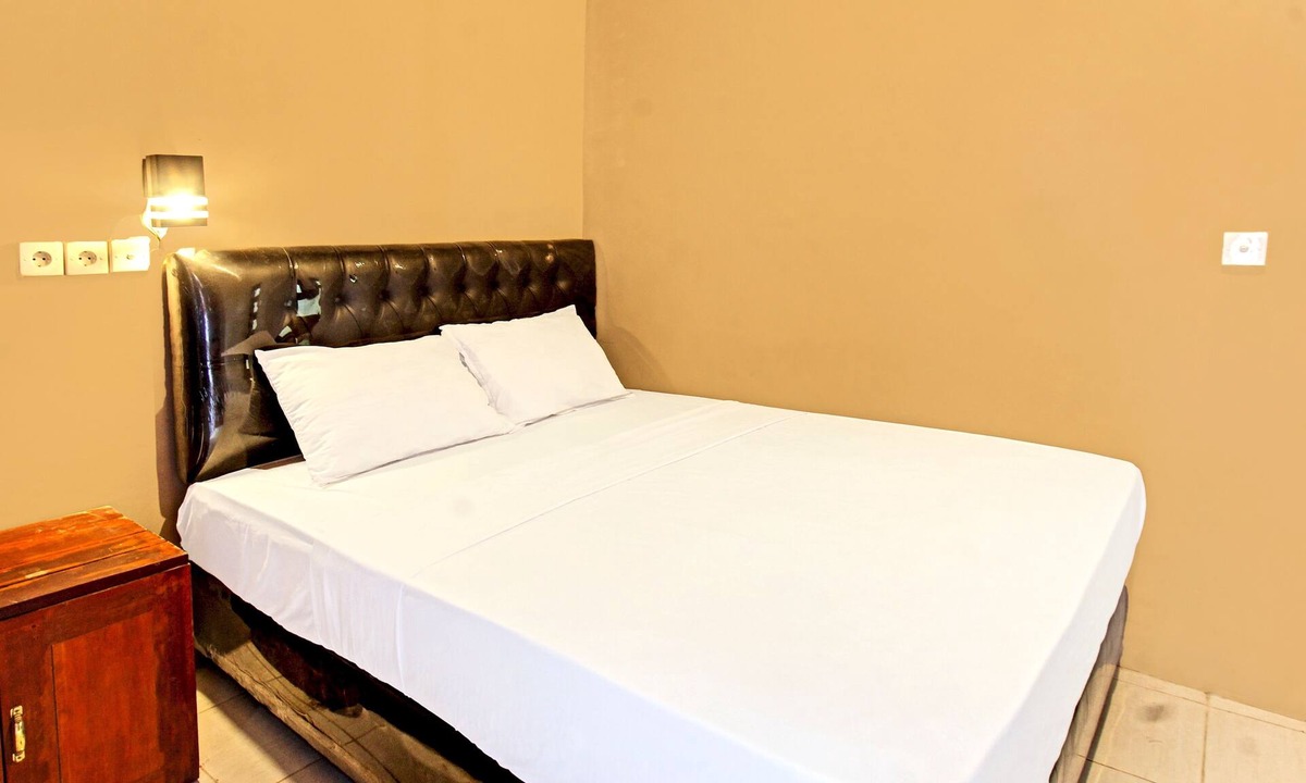 Mataram House | Capital O 92747 Ombak Cafe & Homestay