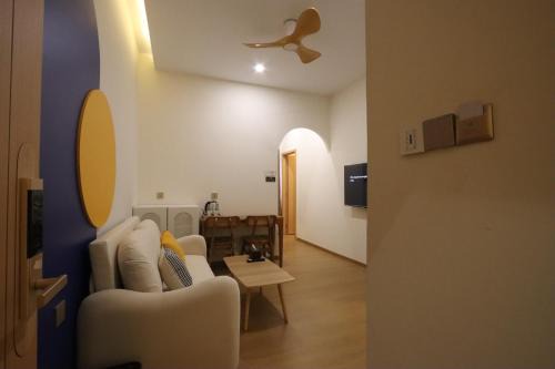 Lubuk Baja House | Casabella 3BR 202, Walk 5 min to Grand Batam Mall