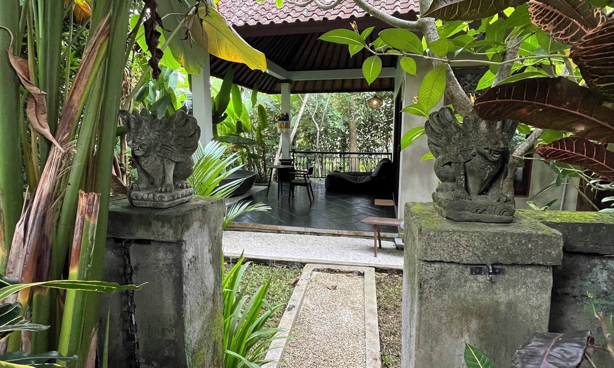 Kedewatan Villa | Charming House of joy 1-bedroom villa with garden view