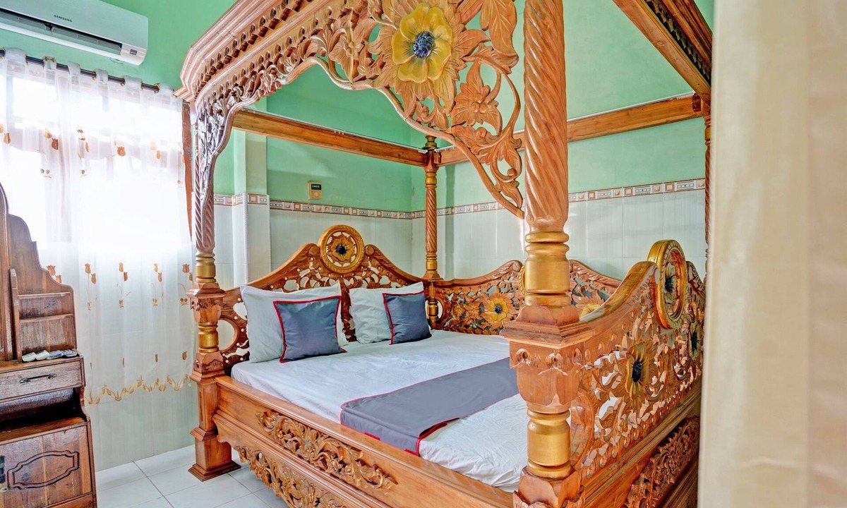 Bawean Island Hotel | Collection O 92897 Hotel Intan Near Kantor Syahbandar Bawean