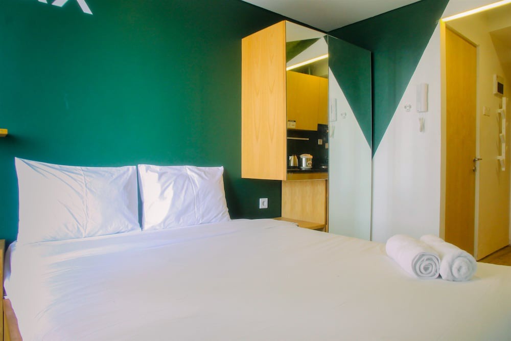 Depok Hotel | Compact and Artsy Studio Cinere Bellevue Apartment