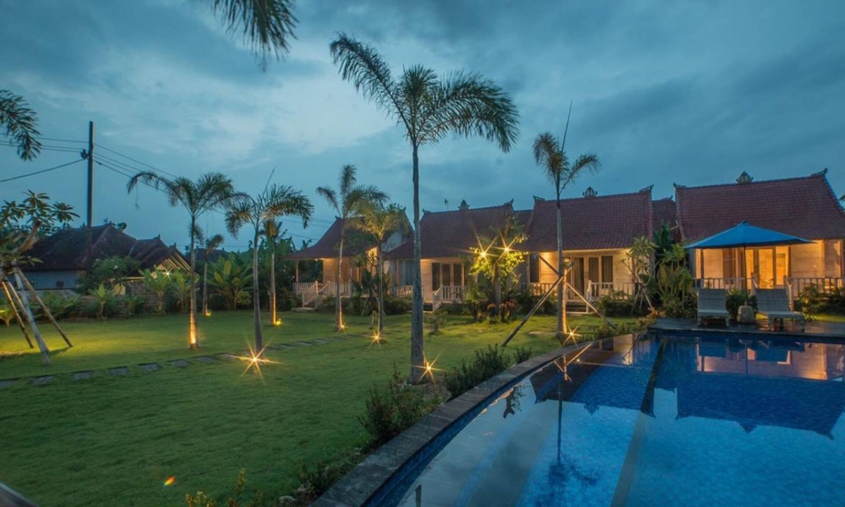 Mushroom Bay Cottage | Contemporary Teak Cottage in Lembongan, Walk Distance to Beach