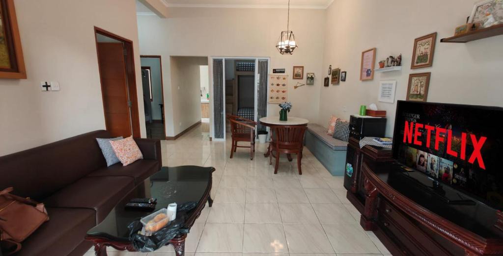 Lembang Villa | Cottonwood Villa Grandma's 3BR 10pax BBQ Netflix Nintendo