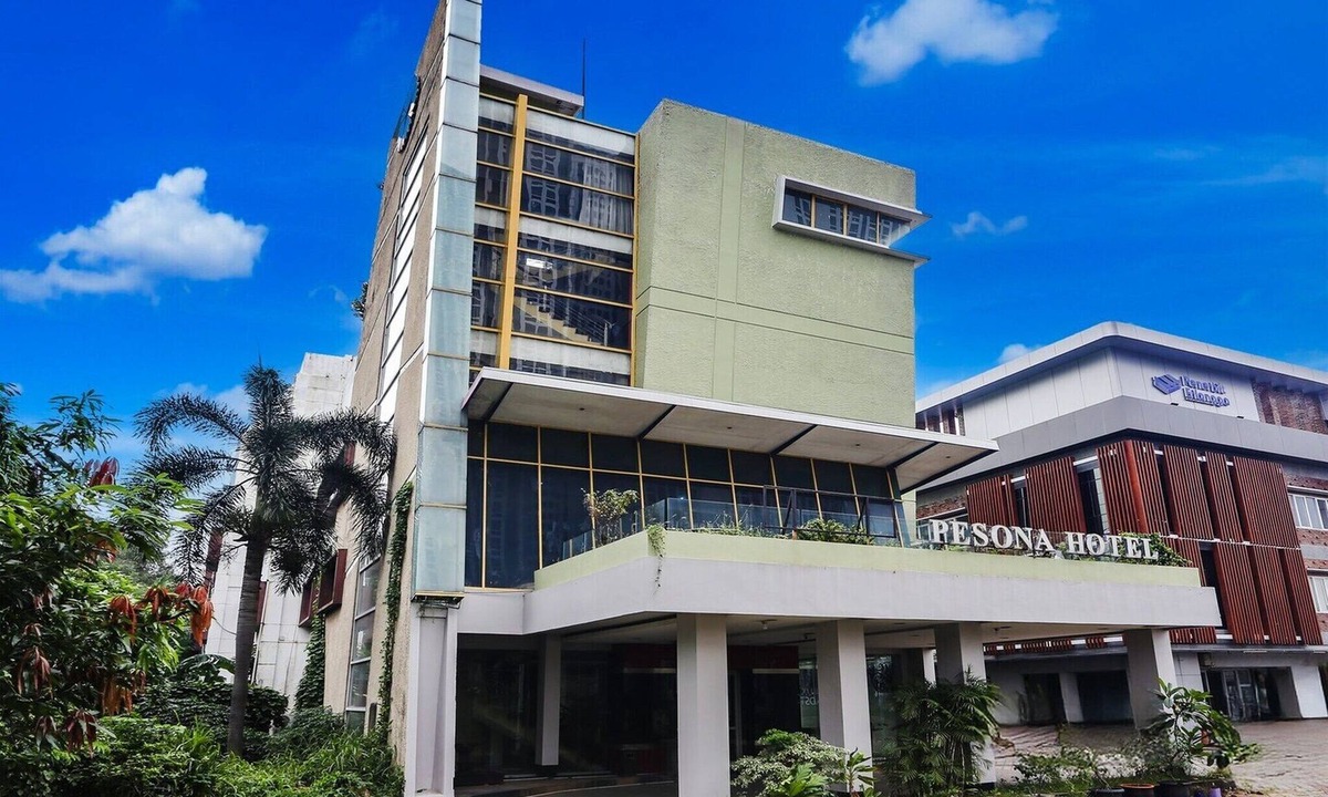 Cikarang House | Cozy Double Escape W/Free WiFi and Parking