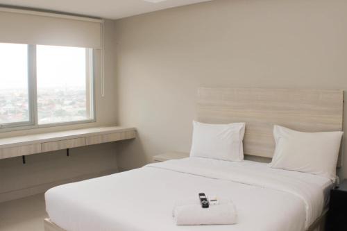 Duren Sawit Apartment | Cozy Studio at Gateway Park LRT City Jatibening Apartment By Travelio