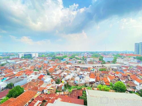 Malabar Apartment | Cozy Studio Room at Green Kosambi Bandung Apartment By Travelio