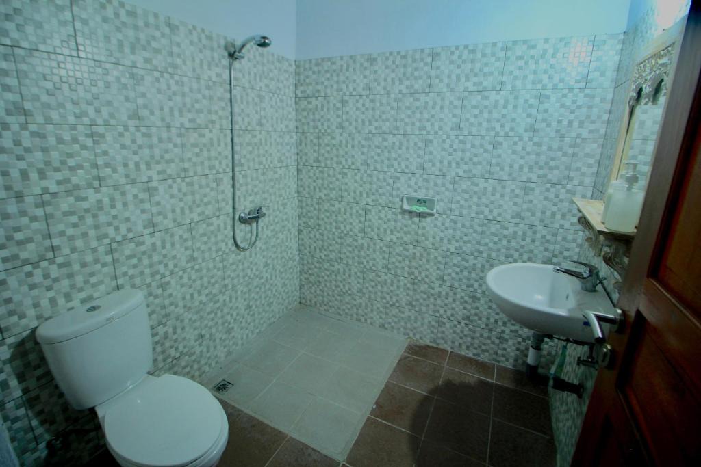 Babakan Villa | CozyVilla Near Batubolong Beach