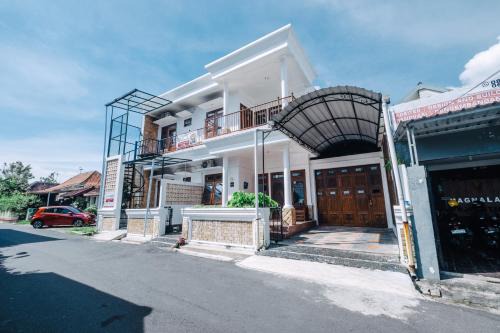 Yogyakarta House | Daffodil House Proper Guest House Near Malioboro