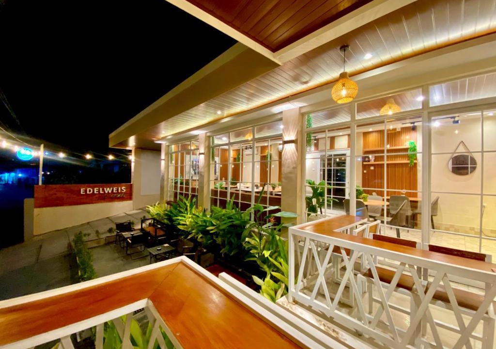 Sumbawa Besar Hotel | Edelweis Syariah Near Sultan Muhammad Kaharuddin Airport
