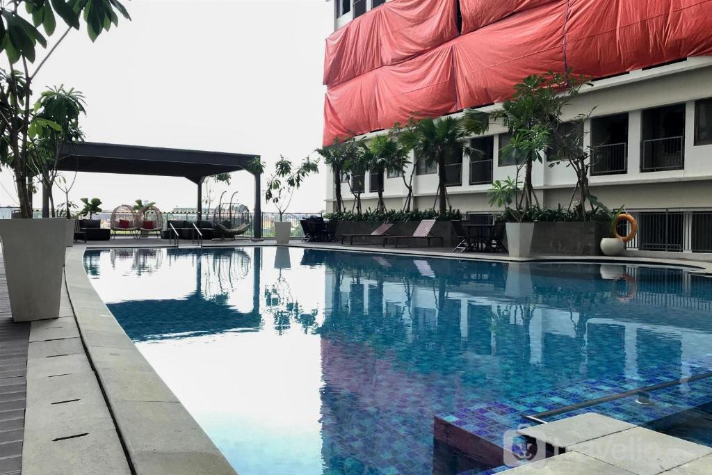 Duren Sawit Apartment | Elegant Studio Apartment at Gateway Park LRT JatibeningCity By Travelio