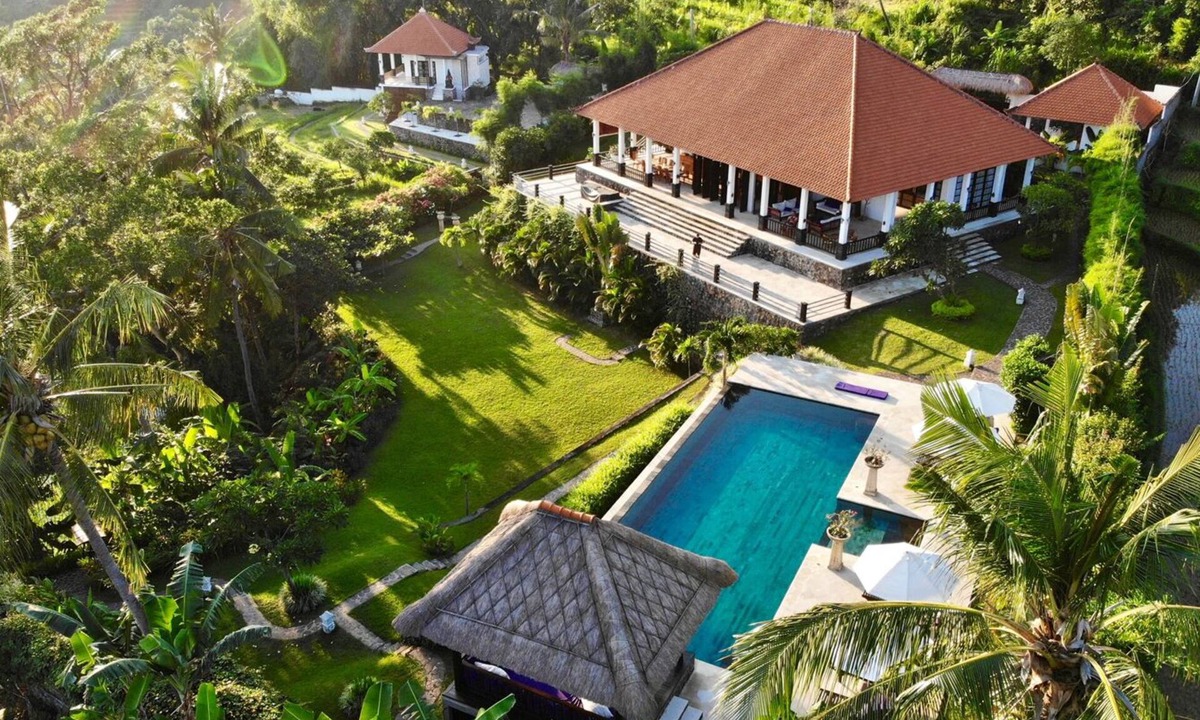 Kayu Putih Villa | Exclusive 5 star villa with 365 ° view of the sea, mountains and rice fields!