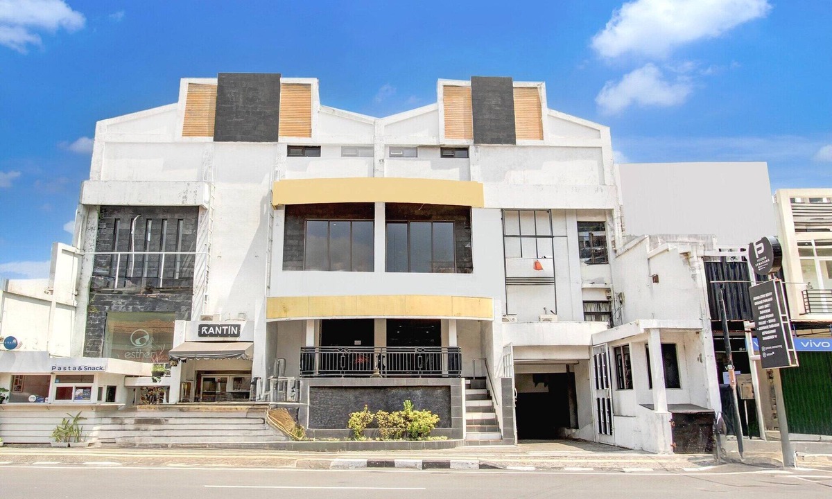 Semarang House | Family Luxury Suite W/Free WiFi and Parking