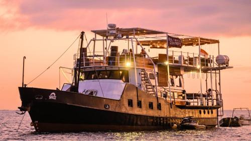 Uluwatu Boat Rental | Floating Ship Hotel in Uluwatu with Sixteen beds