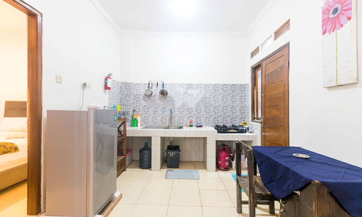 Depok House | Full House 6 BR with Privat Pool near Maguwoharjo Stadium @FHStay Maguwo
