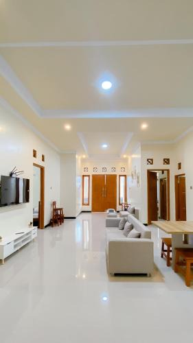 Laweyan House | Guest House Griya Mundu Baru Kerten