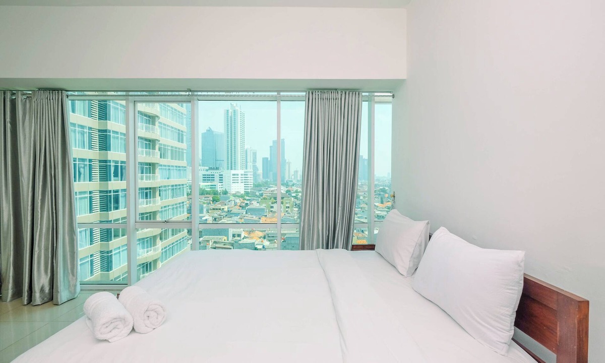 East Kuningan Apartment | Homey And Warm 1Br Apartment At Ambassade Kuningan