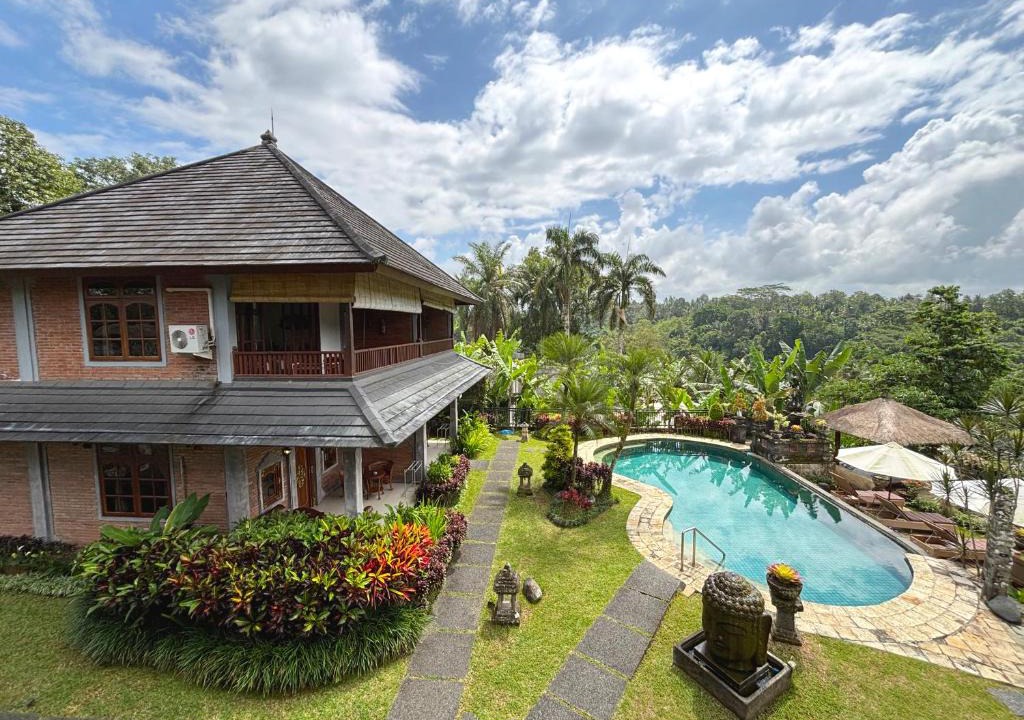 Kedewatan House | Hotel Bunga Permai