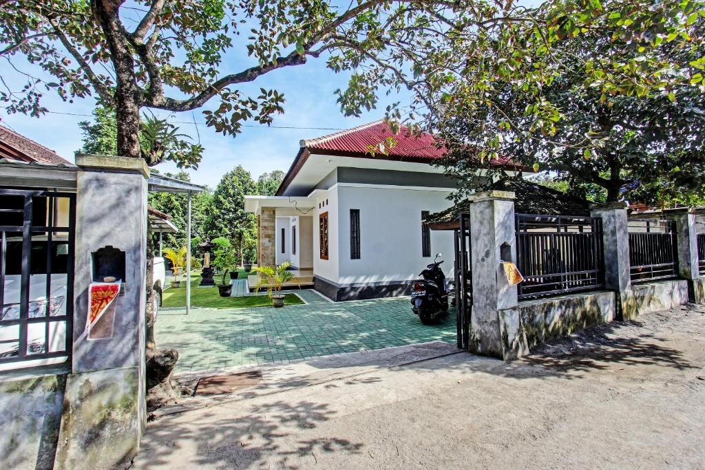Kecamatan Pringgarata Hotel | Hotel O Archi Homestay