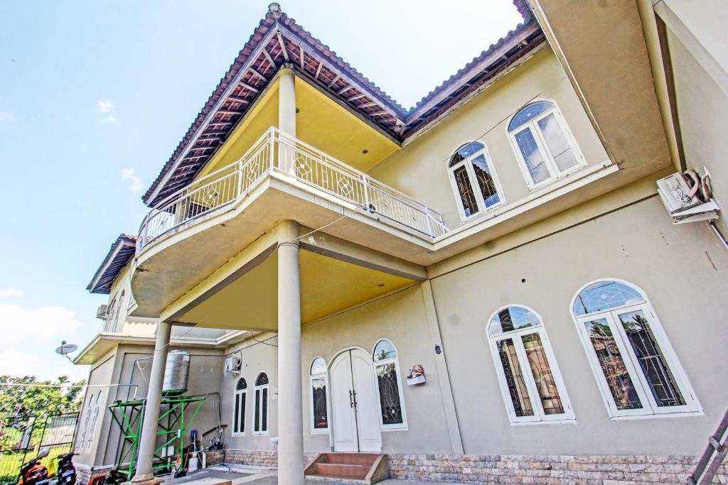 Gerung Hotel | Hotel O Ayu Bypass MansionNearBundaran Gerung