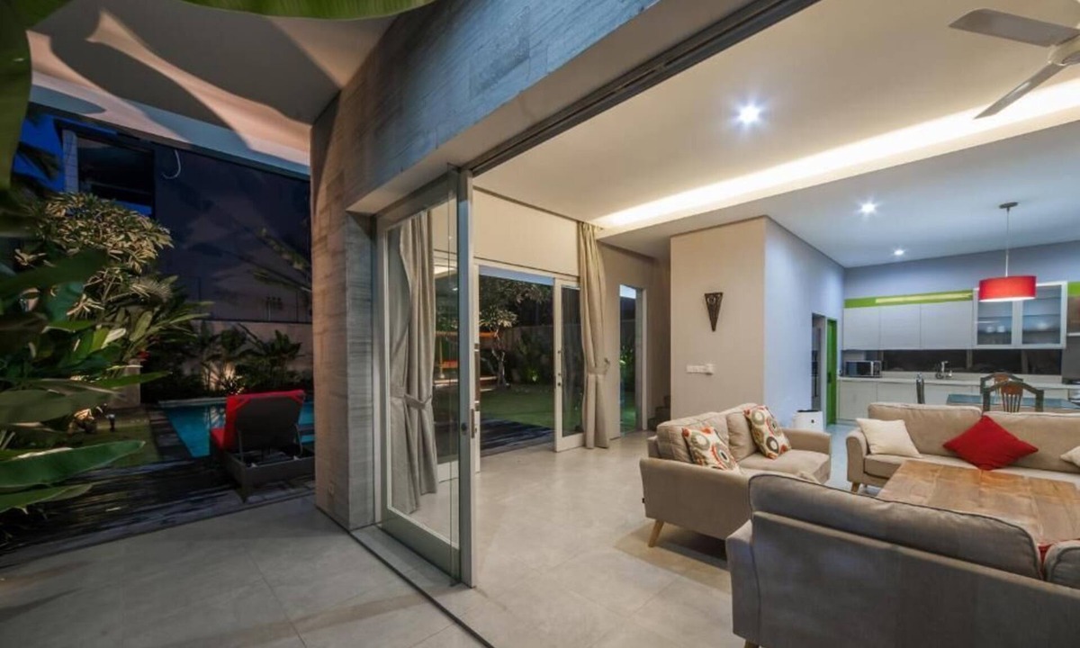 Denpasar House | JPTiger Near FINS BEACH
