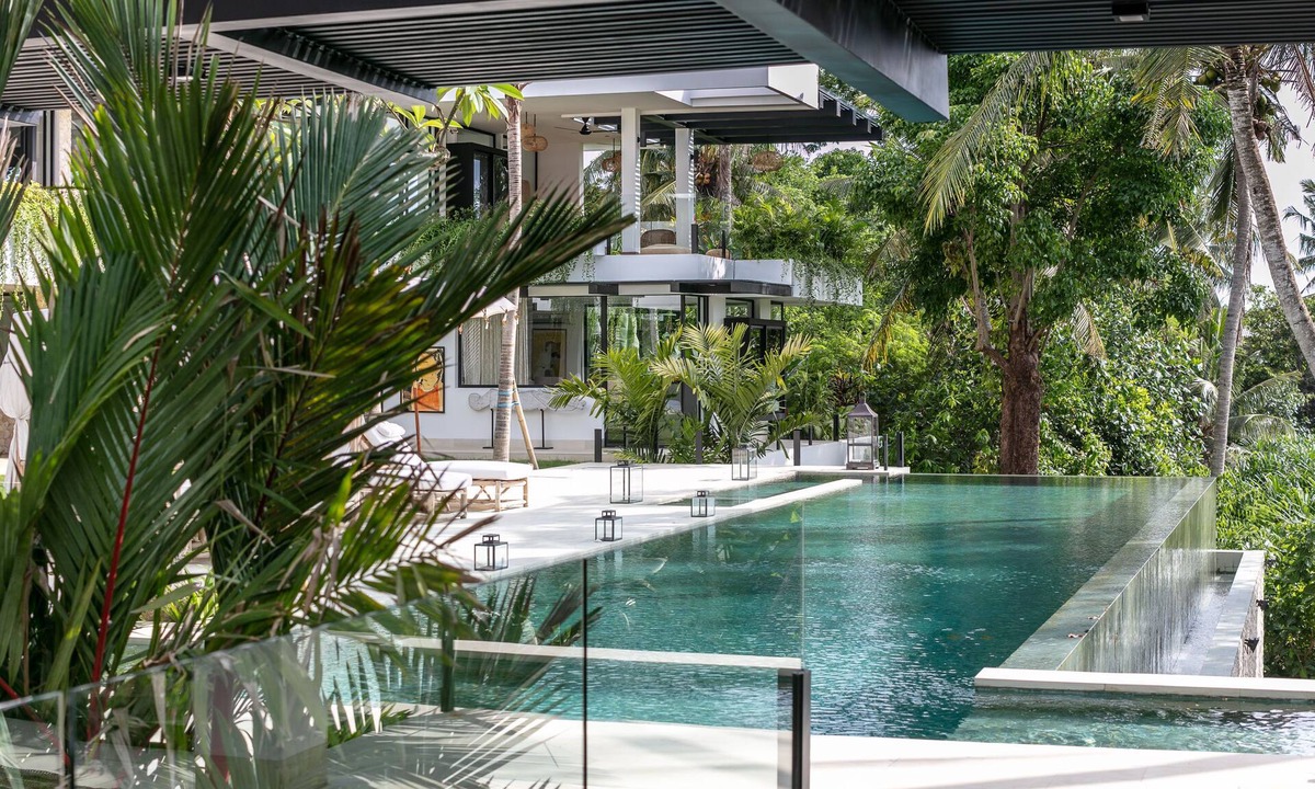 Mekar Bhuwana Villa | Luxurious 7-bedroom Designer Villa near Canggu