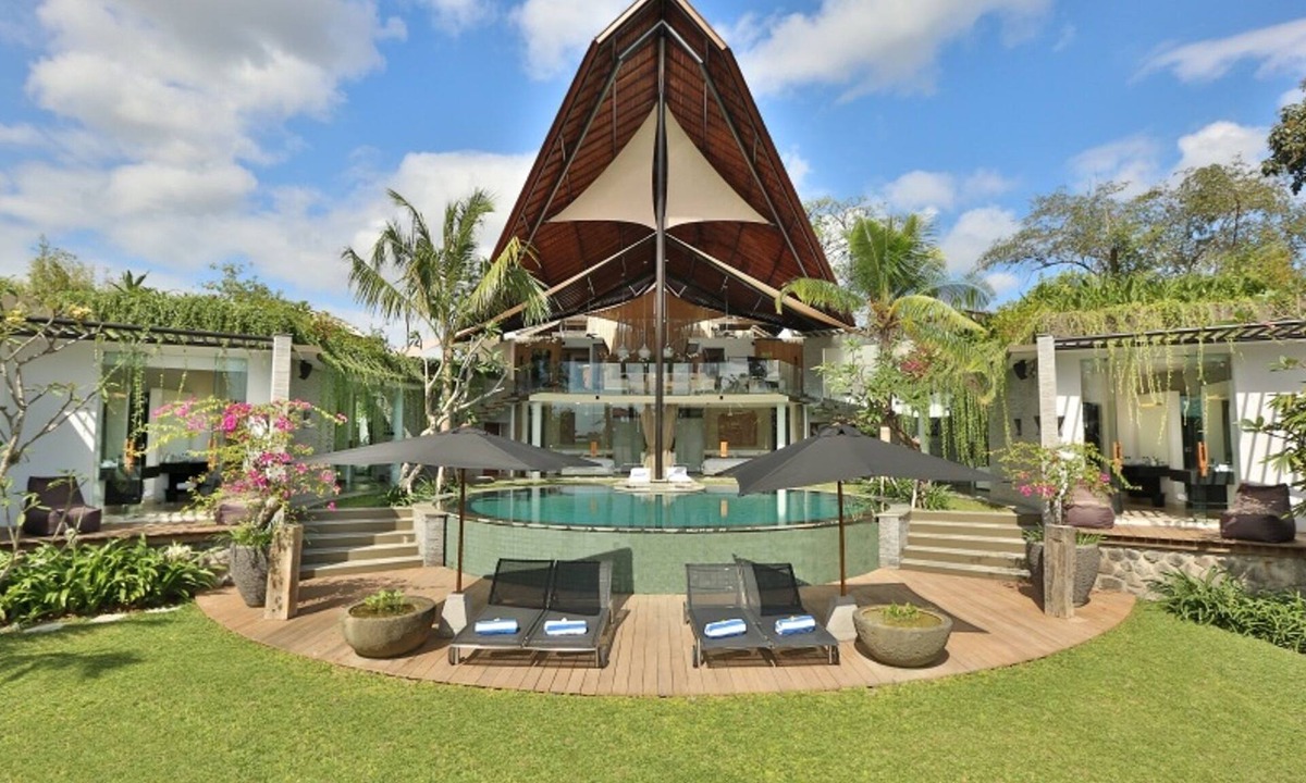 Babakan Villa | Luxury 4BR Villa, Canggu - Surrounded By Rice Fields! - 7Mins From Echo Beach!