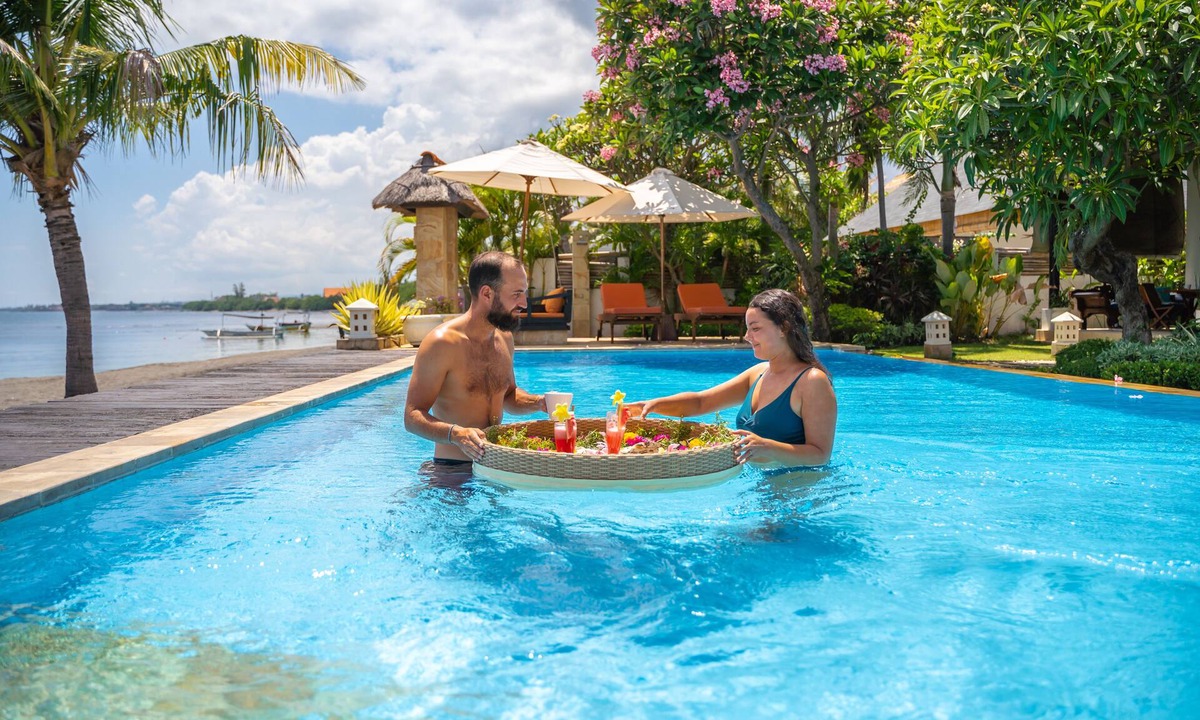 Dencarik Villa | Luxury Beachfront Villa with Infinity Pool