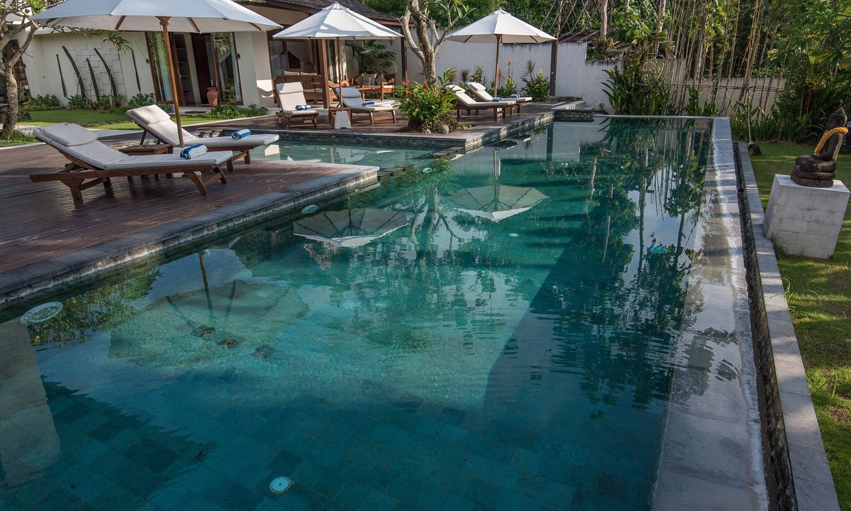 Batu Bolong Villa | Luxury tropical 5-bedroom villa, five minutes to the beach - Canggu