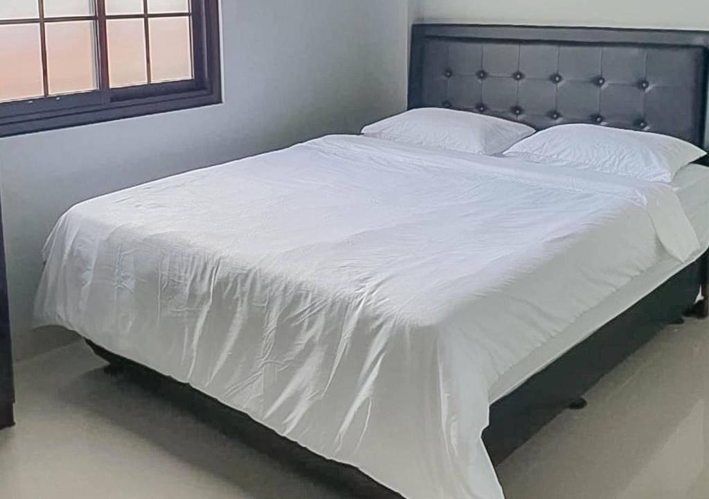 Karawang Hotel | Mahkota Residence Mitra RedDoorz