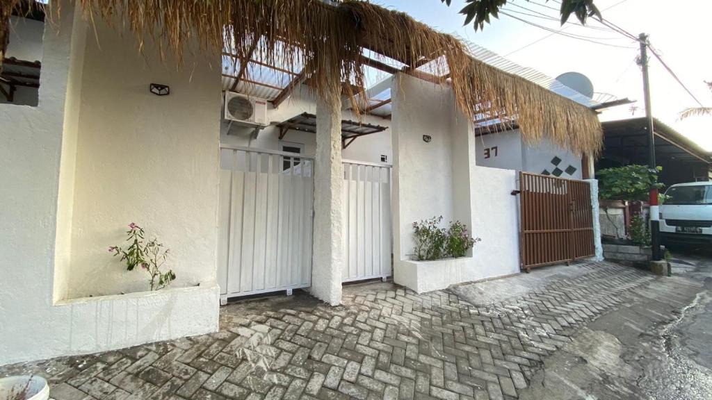 Mataram House | Mandalika Home
