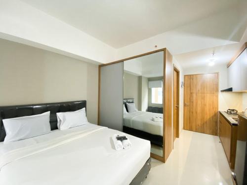 Duren Sawit Apartment | Minimalist Studio Room Gateway Park LRT City Jatibening Apartment By Travelio
