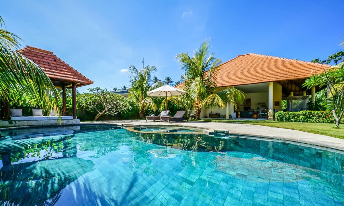Purwakerti Villa | Moana, 3 Bedroom Villa, large garden and pool table, Nr Beach, Amed