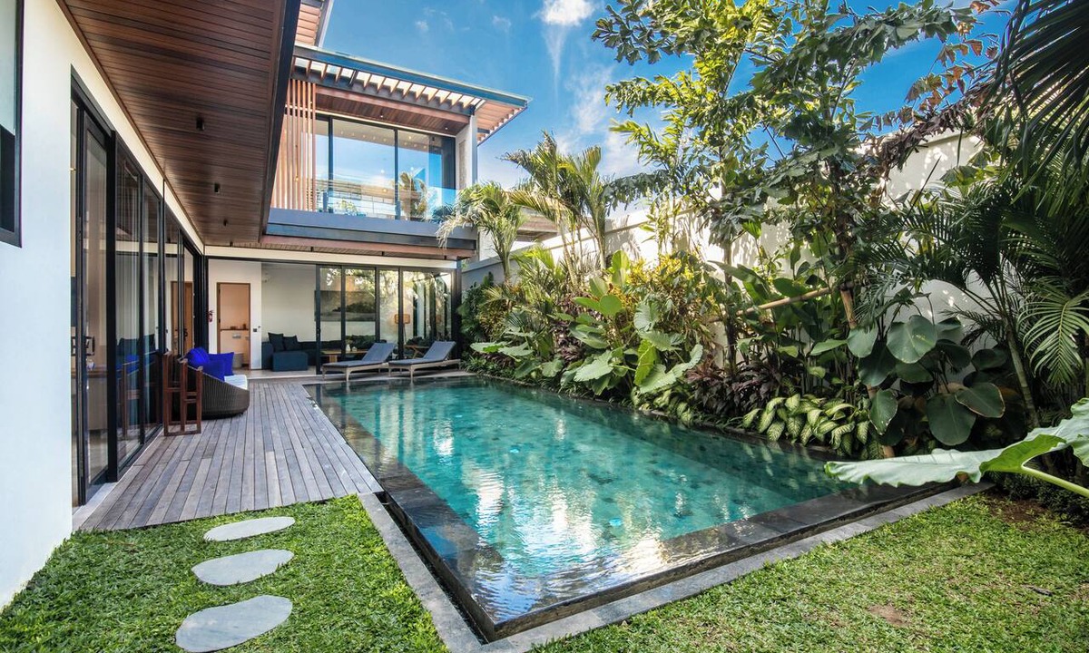 Munggu Villa | Modern Boho 5BR, 200m to Canggu's Beachfront