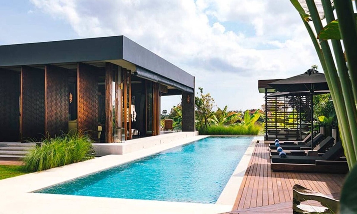 Batu Bolong Villa | Modern Oasis by the Sea – Bali Villa 1032
