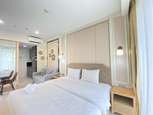 Hegarmanah Apartment | Modern Studio Room with Jacuzzi at Art Deco Apartment By Travelio