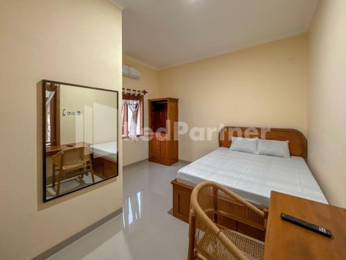 Colomadu Hotel | Ndalem Joglo Kawijayan Syariah Mitra RedDoorz