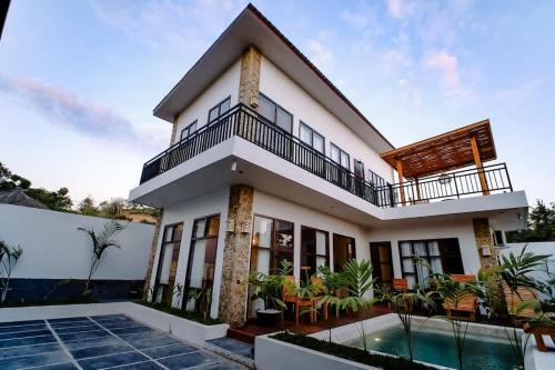 Kuta House | NEW 3 Bed Villa in Kuta with Pool, Terrace & Day Bed